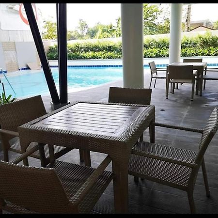 One Spatial Two Bedroom Condominium Unit With Pool And Gym Free Netflix And Wifi Iloilo City Exterior photo