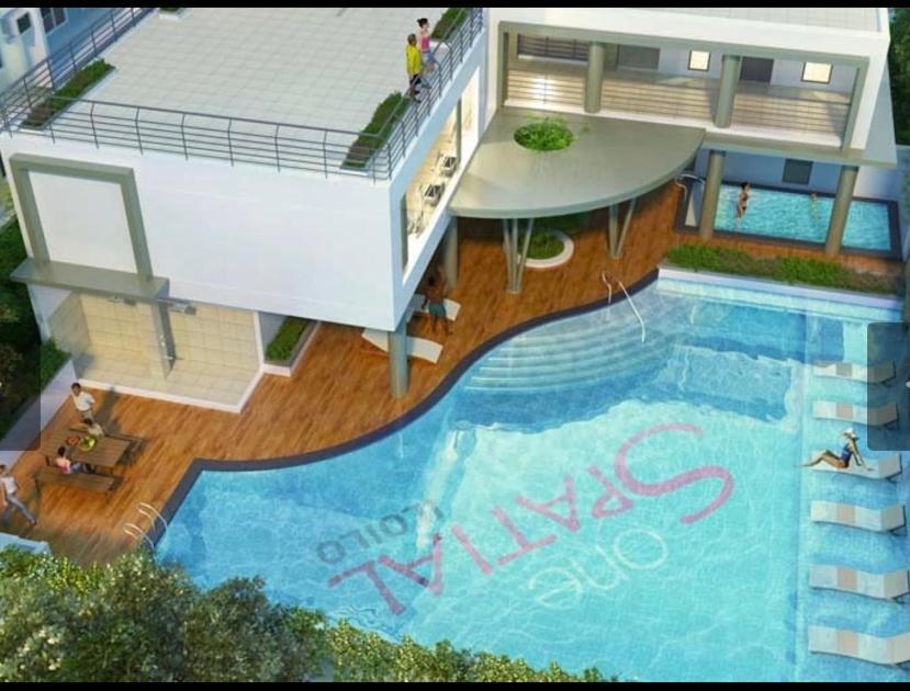 One Spatial Two Bedroom Condominium Unit With Pool And Gym Free Netflix And Wifi Iloilo City Exterior photo
