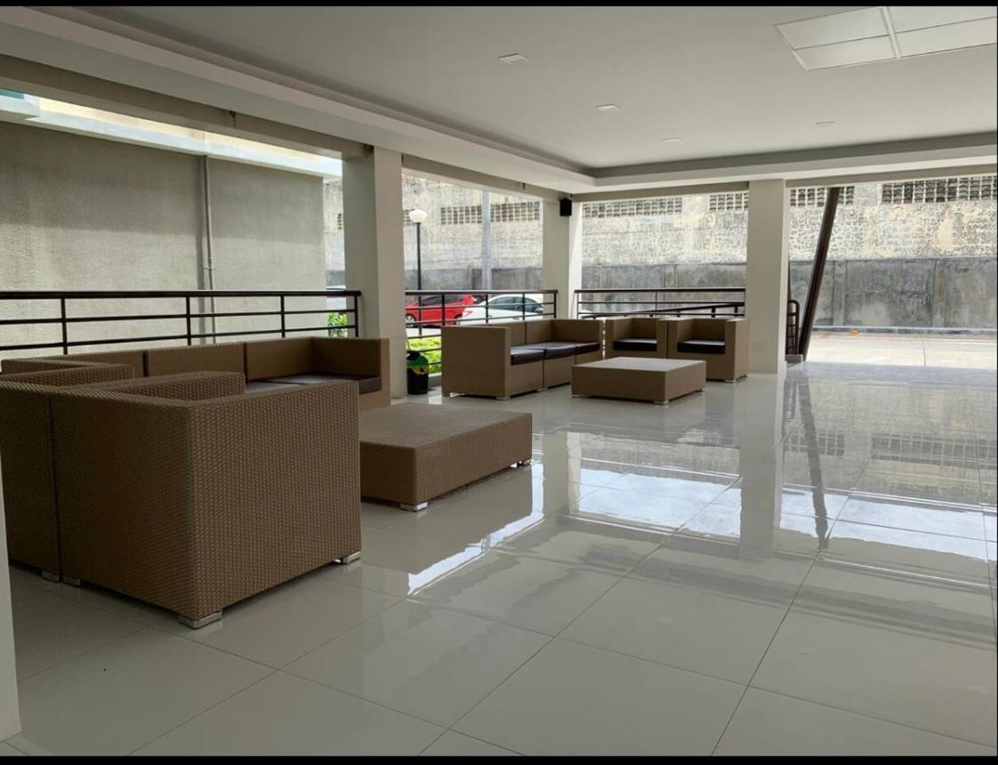 One Spatial Two Bedroom Condominium Unit With Pool And Gym Free Netflix And Wifi Iloilo City Exterior photo