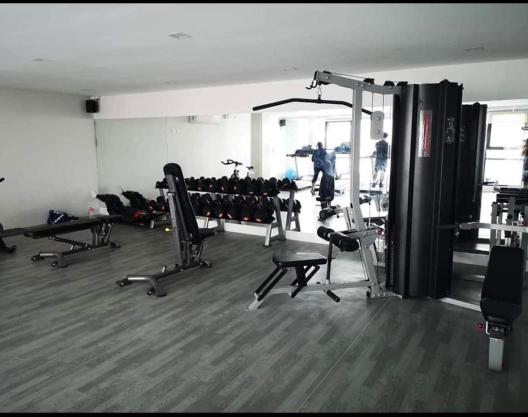 One Spatial Two Bedroom Condominium Unit With Pool And Gym Free Netflix And Wifi Iloilo City Exterior photo