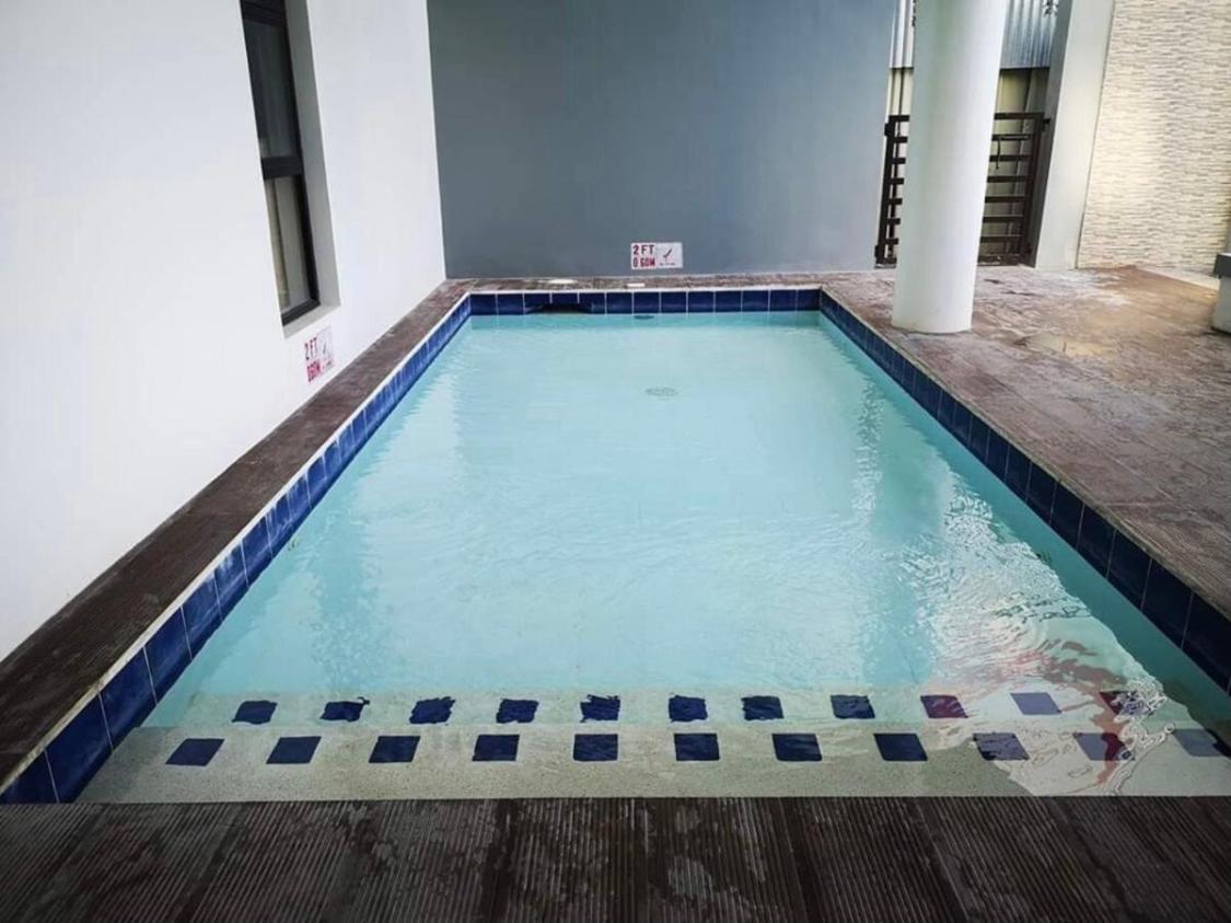 One Spatial Two Bedroom Condominium Unit With Pool And Gym Free Netflix And Wifi Iloilo City Exterior photo