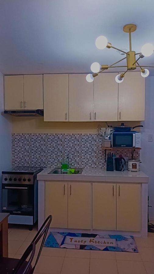 One Spatial Two Bedroom Condominium Unit With Pool And Gym Free Netflix And Wifi Iloilo City Exterior photo